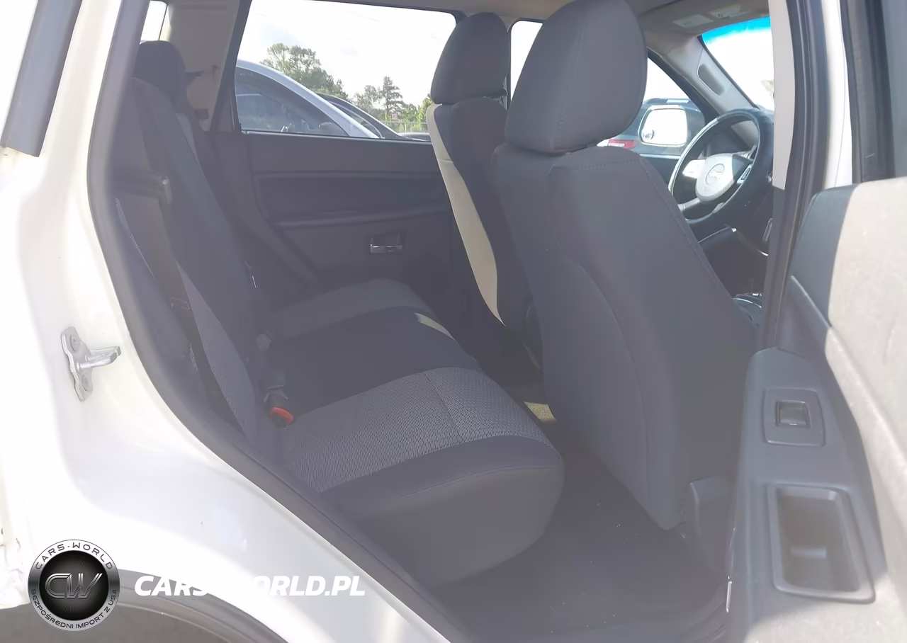 2010 Jeep Grand Cherokee Laredo VIN:1J4PS4GKXAC156418 - 8
