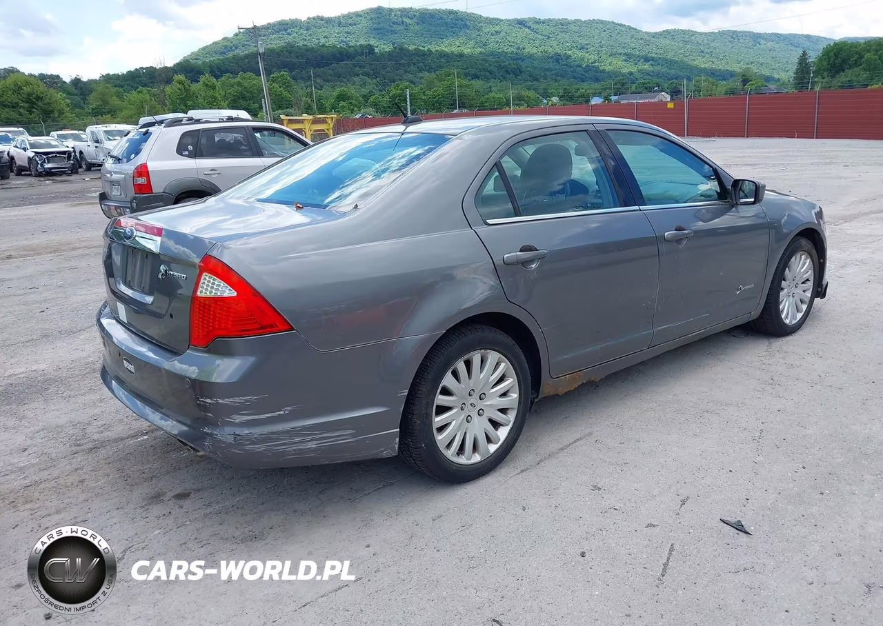 2010 Ford Fusion Hybrid VIN:3FADP0L32AR160102 - 4