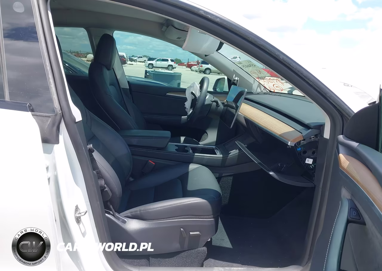 2025 Tesla Model Y Long Range Dual Motor All-Wheel Drive VIN:7SAYGDEEXSA353134 - 5
