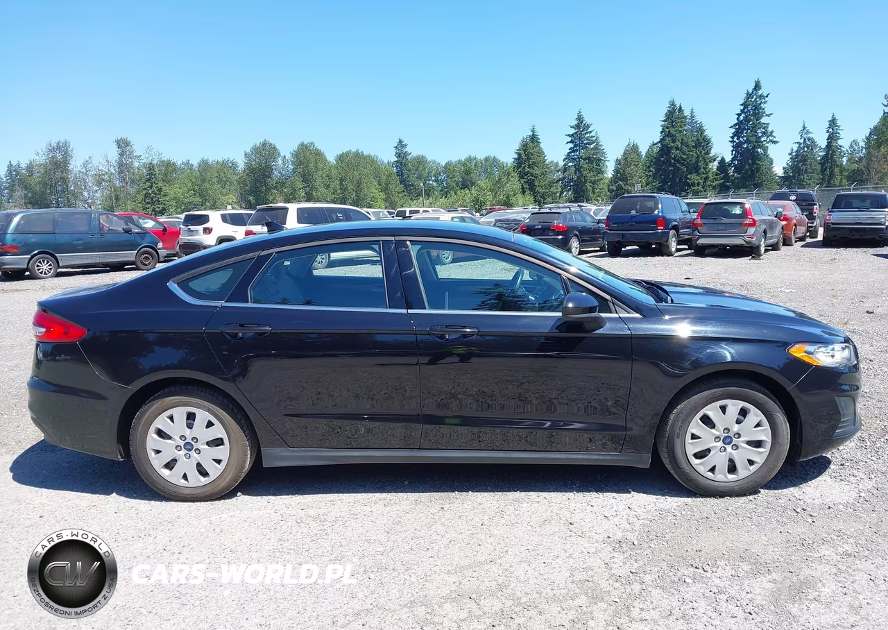 2020 Ford Fusion S VIN:3FA6P0G70LR201075 - 17