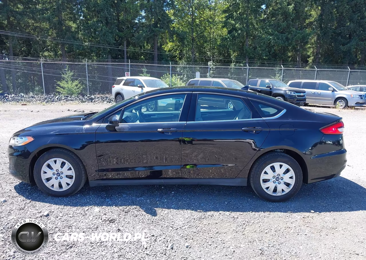 2020 Ford Fusion S VIN:3FA6P0G70LR201075 - 18