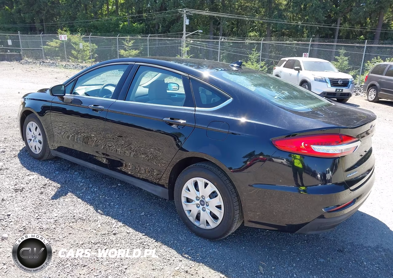 2020 Ford Fusion S VIN:3FA6P0G70LR201075 - 3