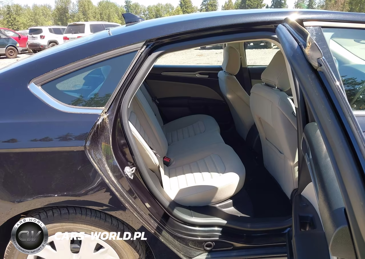2020 Ford Fusion S VIN:3FA6P0G70LR201075 - 8