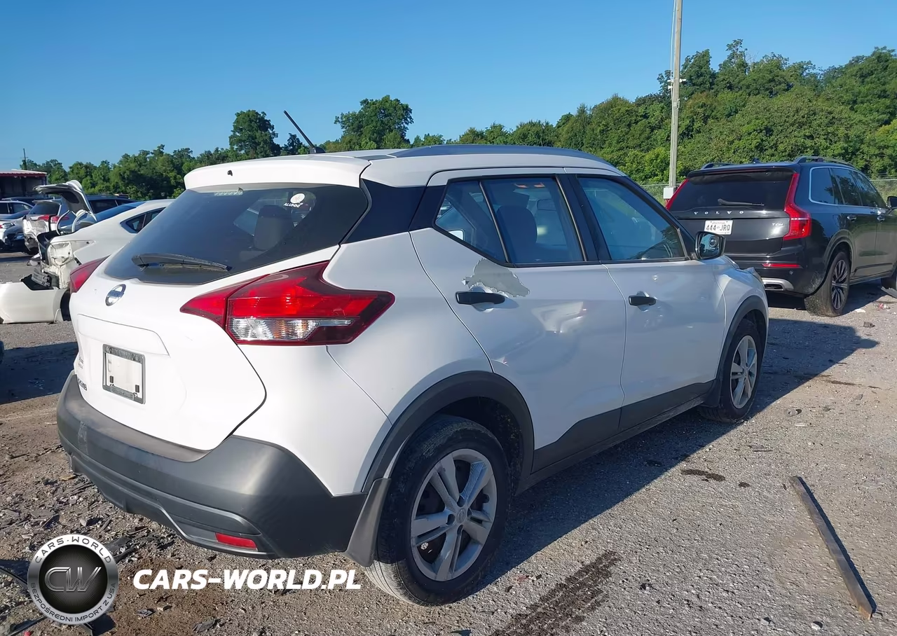 2018 Nissan Kicks S VIN:3N1CP5CU8JL540790 - 4