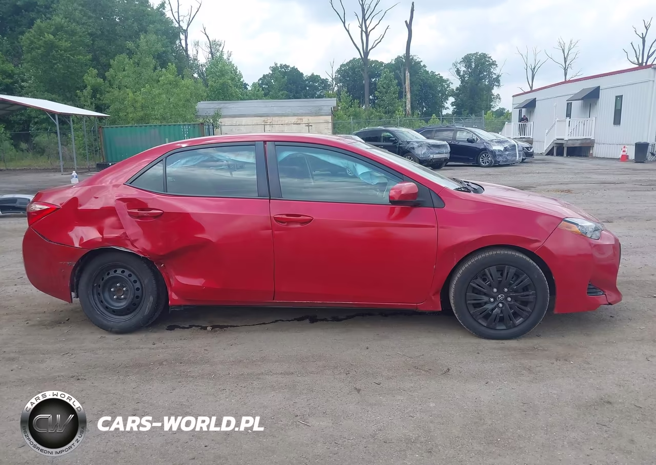 2018 Toyota Corolla Le VIN:2T1BURHE8JC034468 - 13