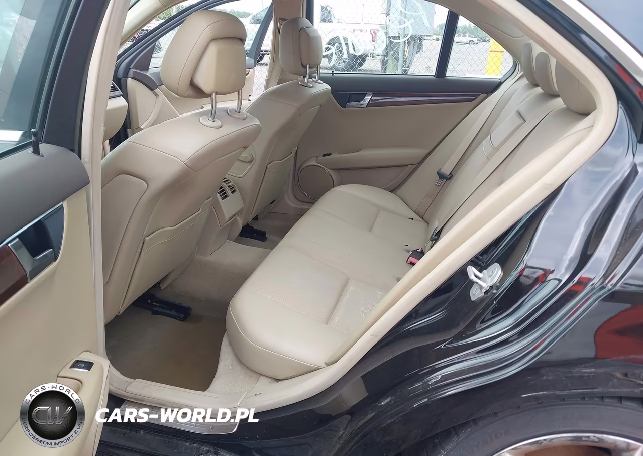 2010 Mercedes-Benz C 300 Sport VIN:WDDGF5EB4AR118785 - 8