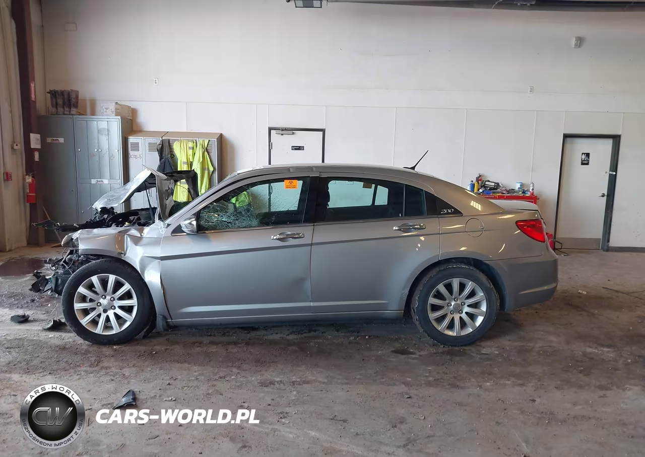 2014 Chrysler 200 Touring VIN:1C3CCBBB2EN150382 - 14