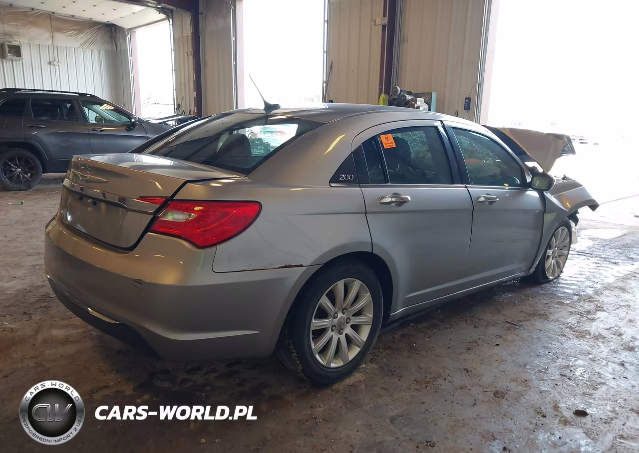2014 Chrysler 200 Touring VIN:1C3CCBBB2EN150382 - 4