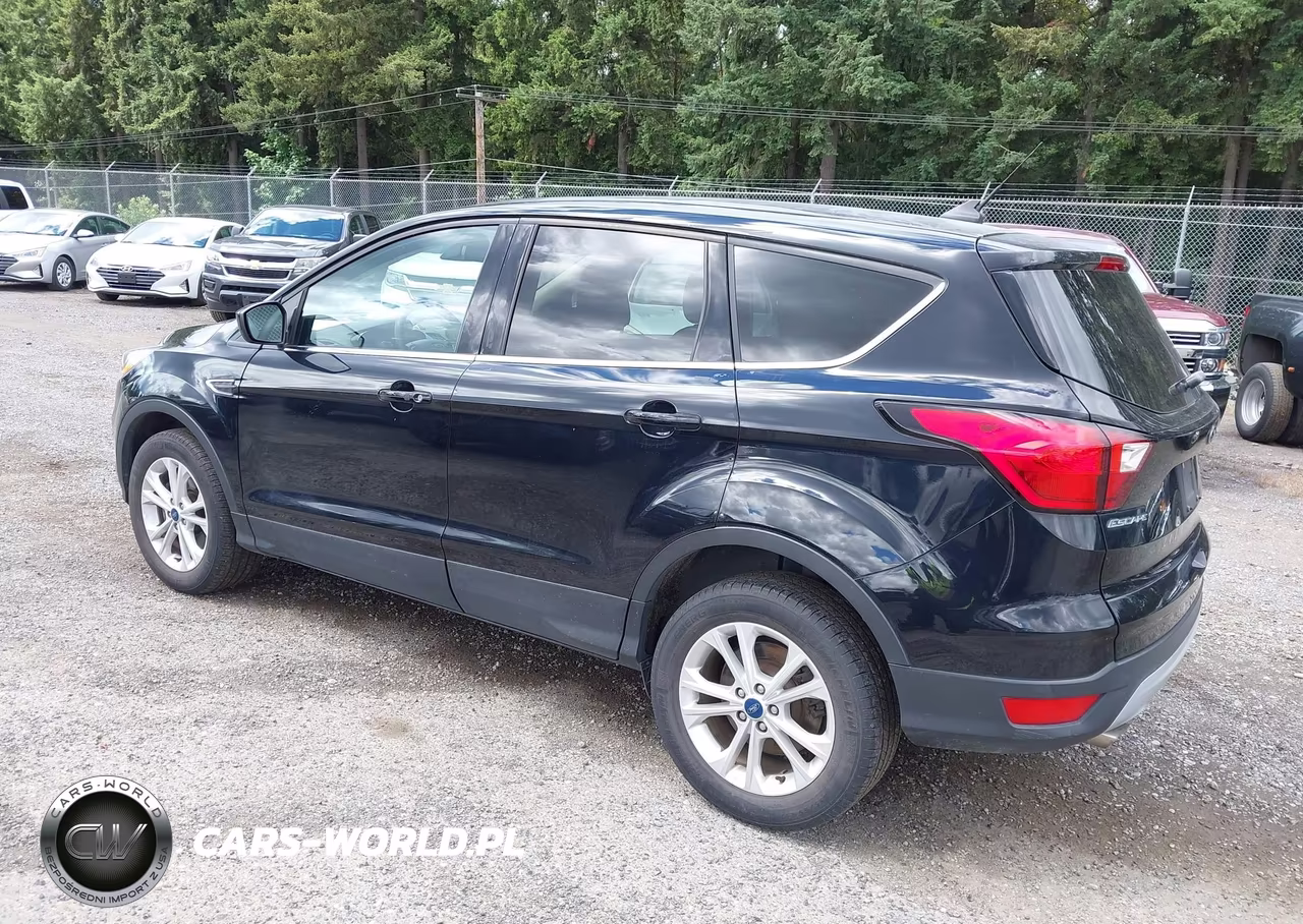 2019 Ford Escape Se VIN:1FMCU9GD6KUA65814 - 3