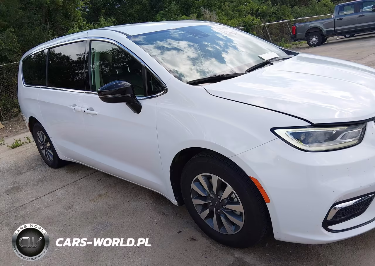 2024 Chrysler Pacifica Hybrid Select VIN:2C4RC1S78RR115091 - 13
