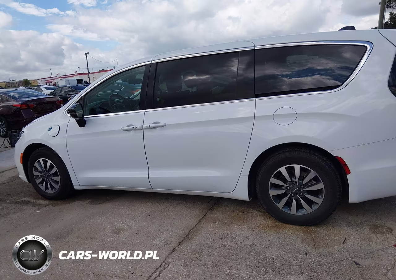2024 Chrysler Pacifica Hybrid Select VIN:2C4RC1S78RR115091 - 14