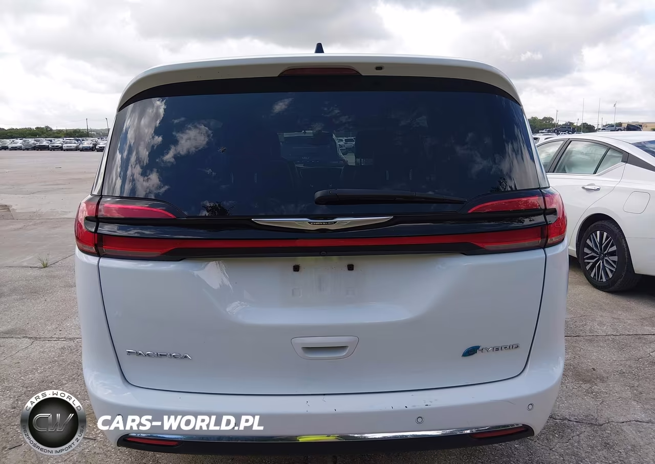 2024 Chrysler Pacifica Hybrid Select VIN:2C4RC1S78RR115091 - 16