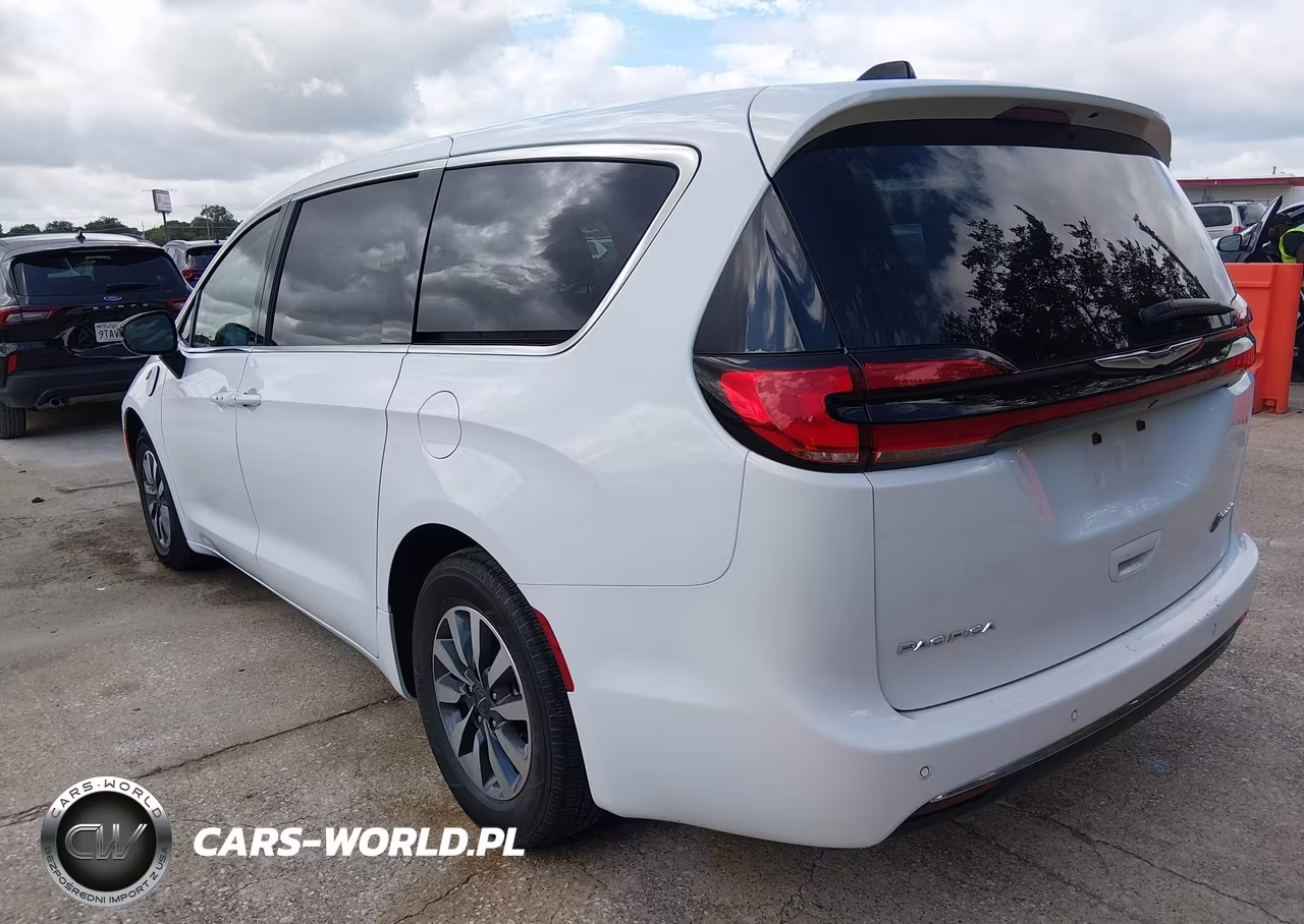 2024 Chrysler Pacifica Hybrid Select VIN:2C4RC1S78RR115091 - 3