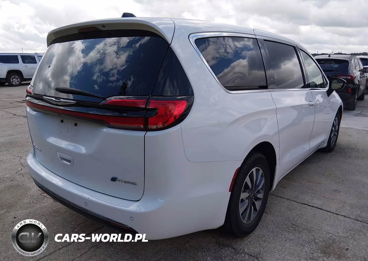 2024 Chrysler Pacifica Hybrid Select VIN:2C4RC1S78RR115091 - 4