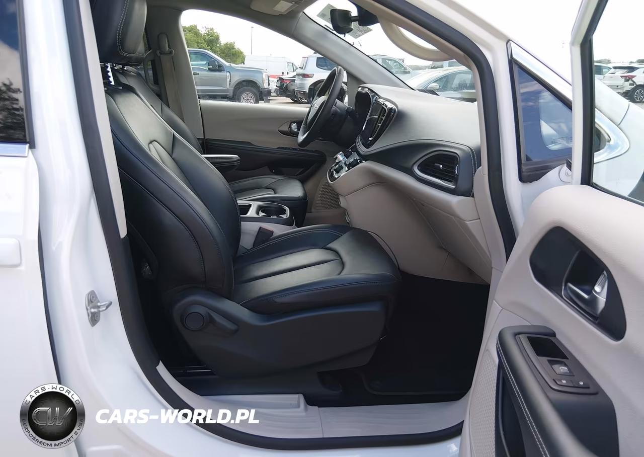 2024 Chrysler Pacifica Hybrid Select VIN:2C4RC1S78RR115091 - 5