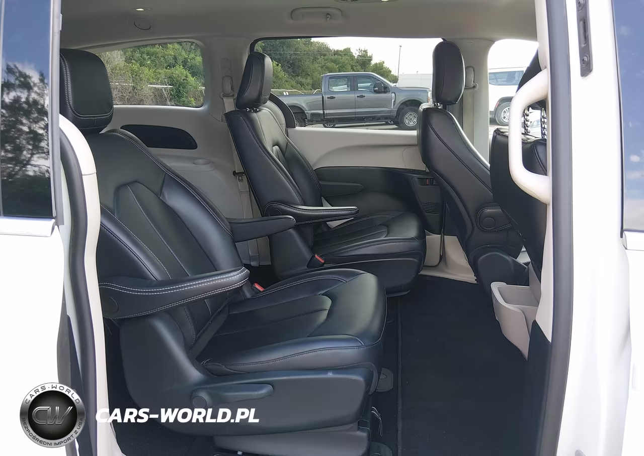 2024 Chrysler Pacifica Hybrid Select VIN:2C4RC1S78RR115091 - 8