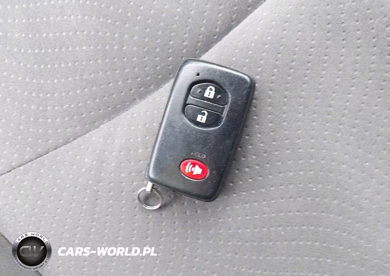 2011 Toyota Prius Two VIN:JTDKN3DU7B0303305 - 11