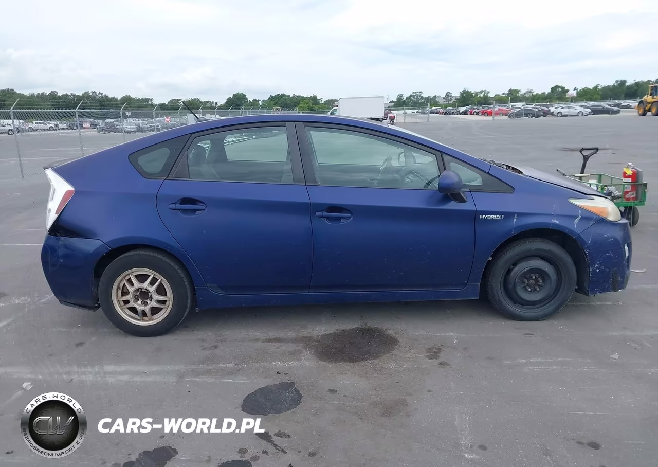 2011 Toyota Prius Two VIN:JTDKN3DU7B0303305 - 13