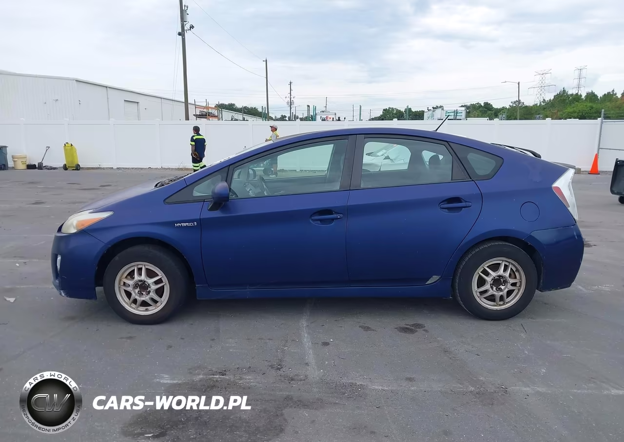 2011 Toyota Prius Two VIN:JTDKN3DU7B0303305 - 14