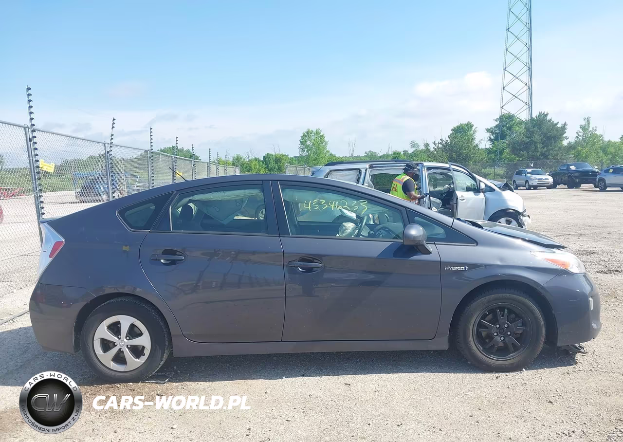 2015 Toyota Prius Three VIN:JTDKN3DU8F1890047 - 13