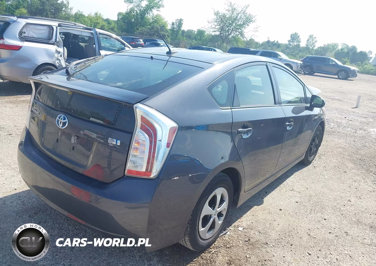 2015 Toyota Prius Three VIN:JTDKN3DU8F1890047 - 4