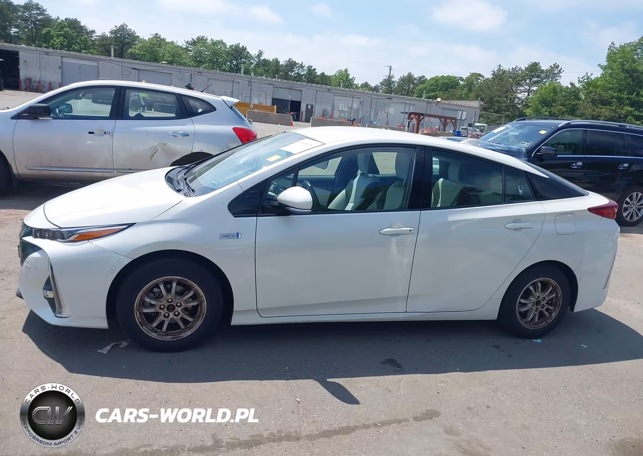 2017 Toyota Prius Prime Advanced VIN:JTDKARFP4H3008434 - 14