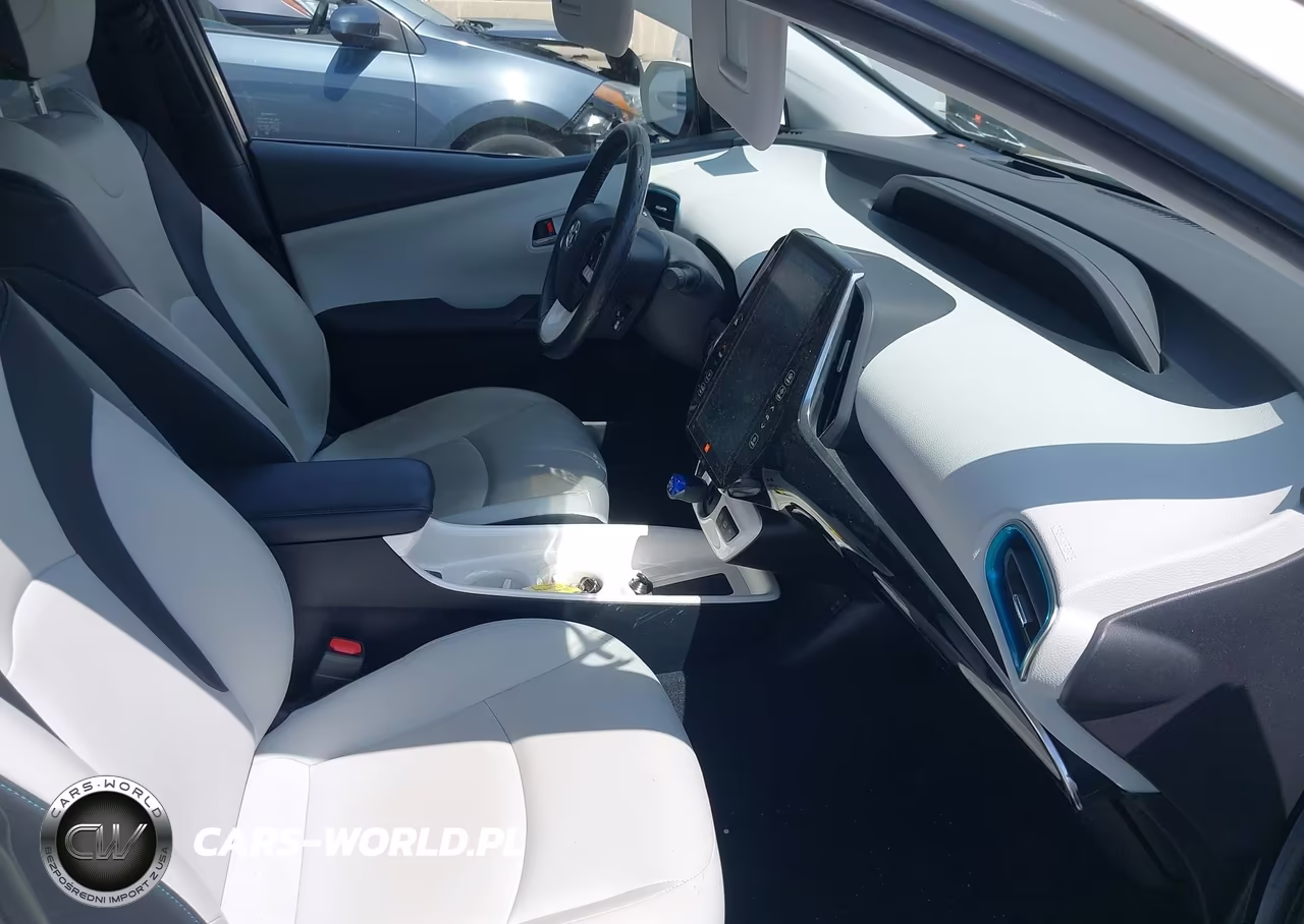 2017 Toyota Prius Prime Advanced VIN:JTDKARFP4H3008434 - 5