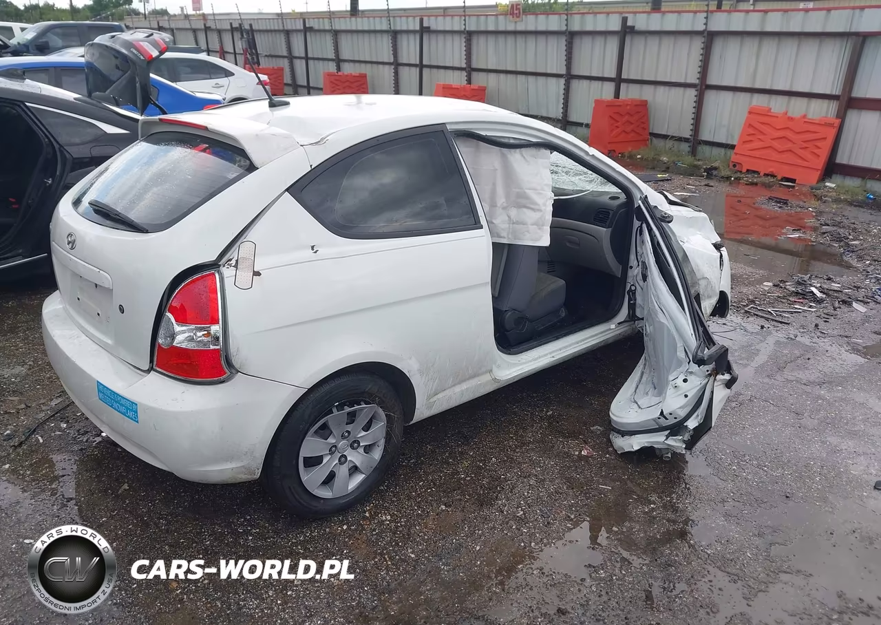 2010 Hyundai Accent Gs VIN:KMHCM3AC8AU174366 - 4