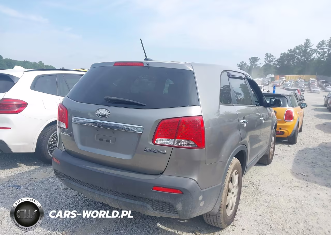 2012 Kia Sorento Lx VIN:5XYKT4A1XCG243571 - 4