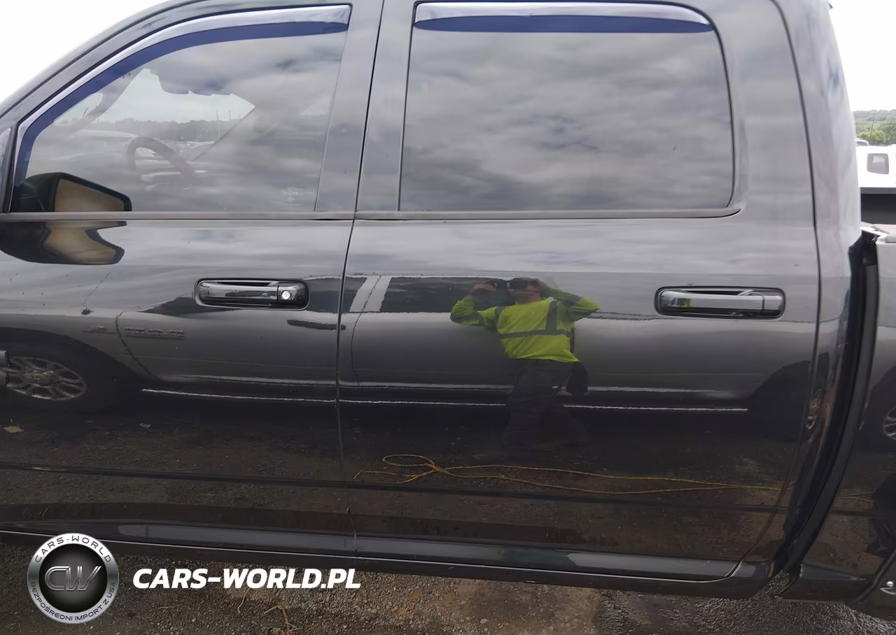 2015 Ram 1500 Sport VIN:1C6RR7MT9FS657135 - 14