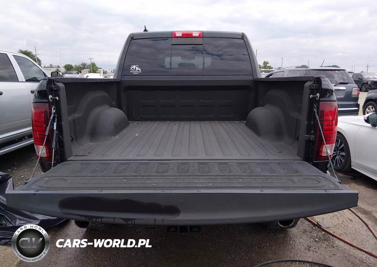 2015 Ram 1500 Sport VIN:1C6RR7MT9FS657135 - 16