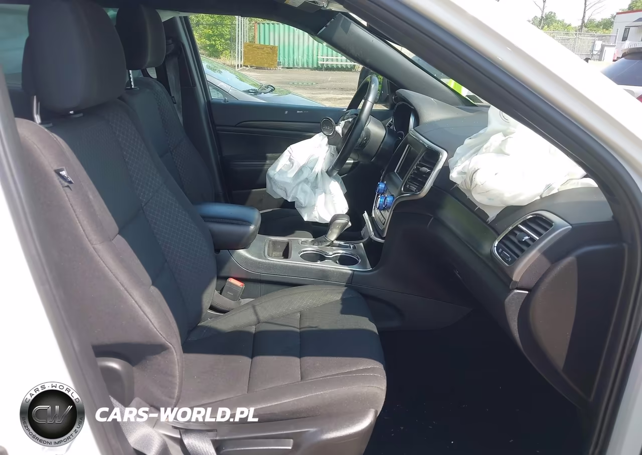 2019 Jeep Grand Cherokee Laredo 4X4 VIN:1C4RJFAG1KC667762 - 5