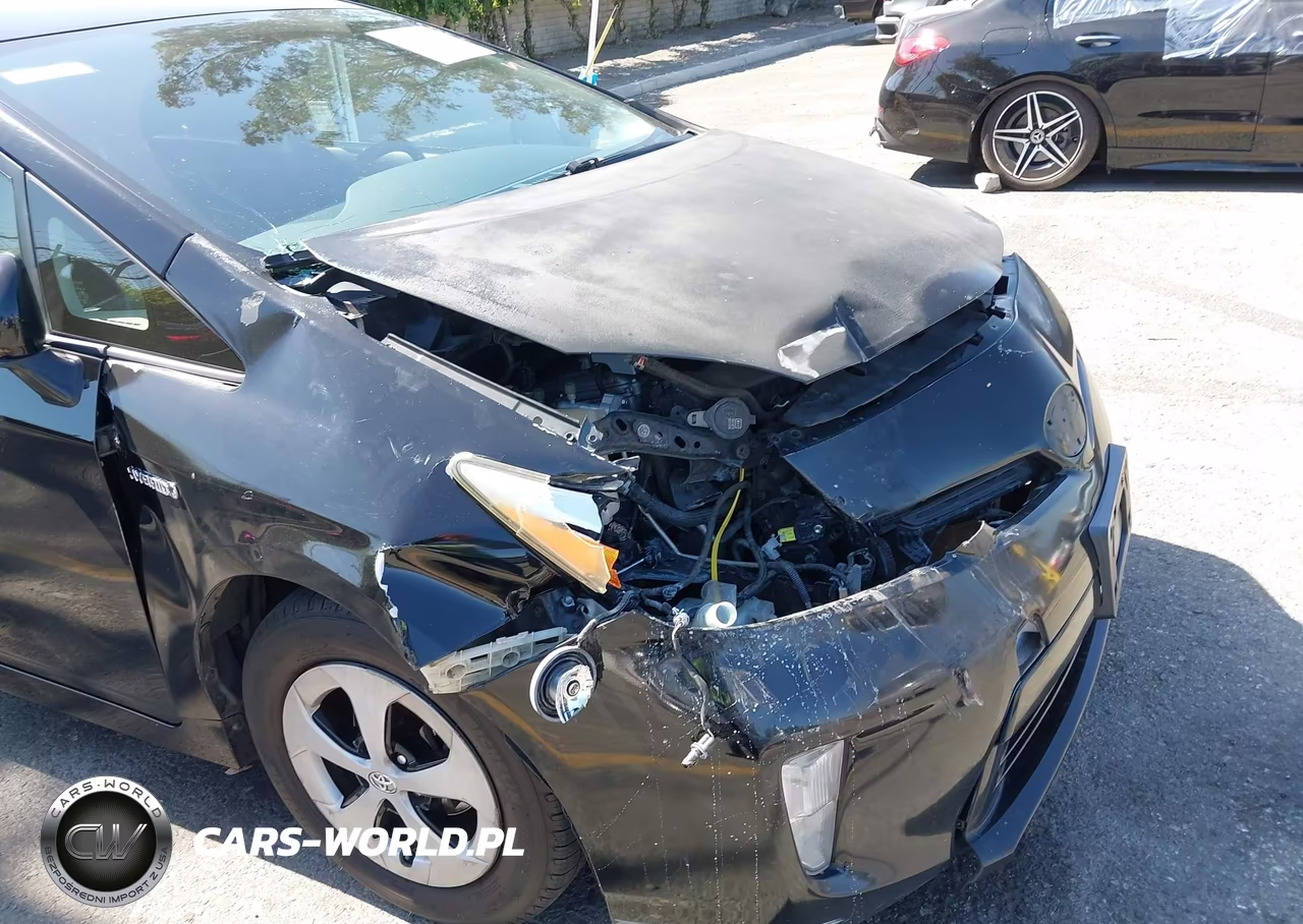 2015 Toyota Prius Two VIN:JTDKN3DU1F0468191 - 12