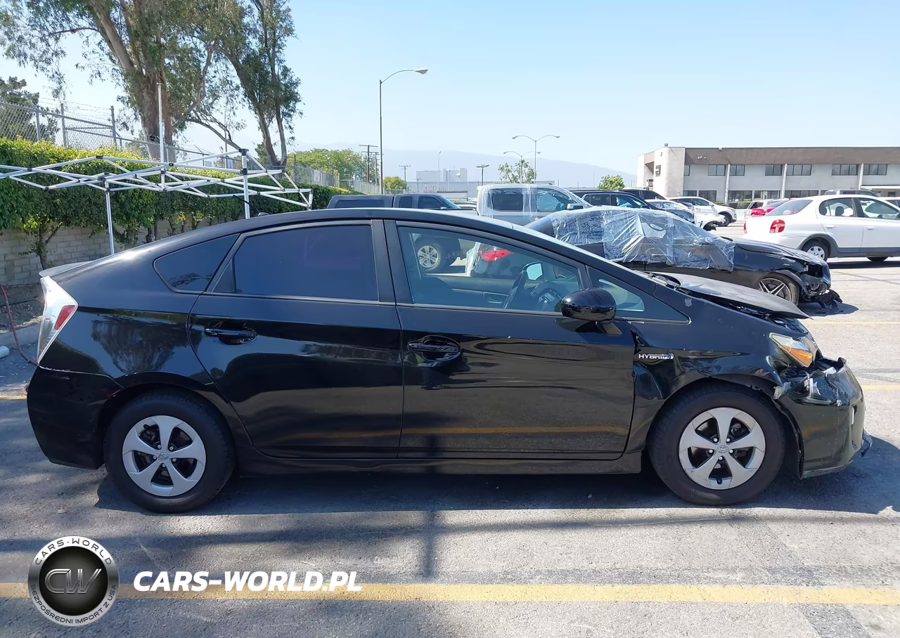 2015 Toyota Prius Two VIN:JTDKN3DU1F0468191 - 15