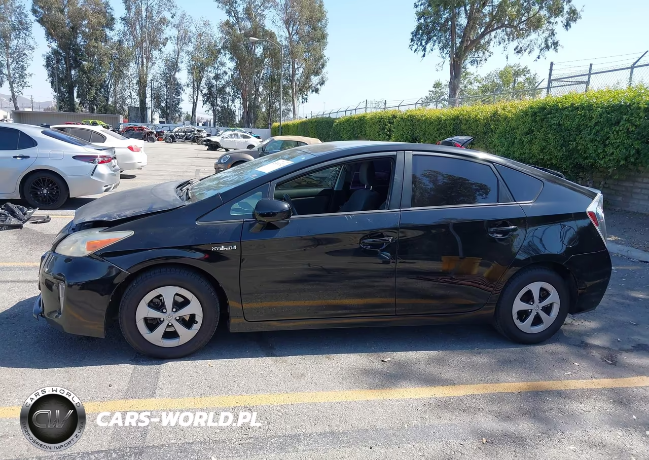 2015 Toyota Prius Two VIN:JTDKN3DU1F0468191 - 16
