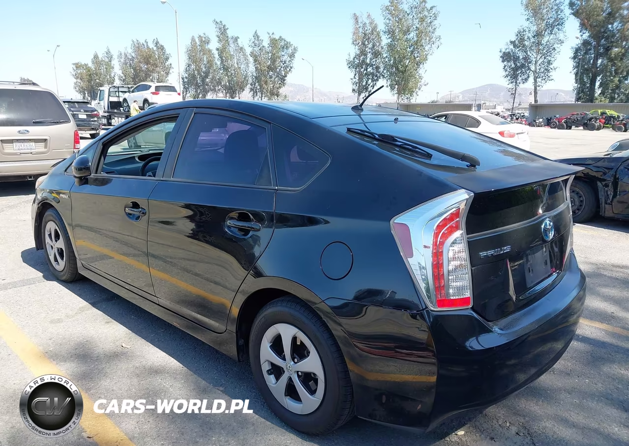 2015 Toyota Prius Two VIN:JTDKN3DU1F0468191 - 3