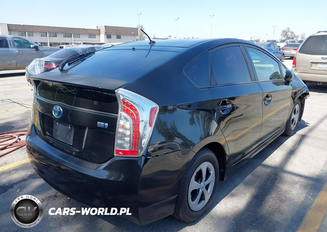 2015 Toyota Prius Two VIN:JTDKN3DU1F0468191 - 4