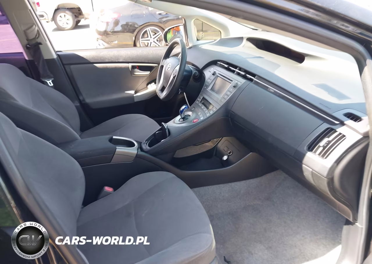 2015 Toyota Prius Two VIN:JTDKN3DU1F0468191 - 5