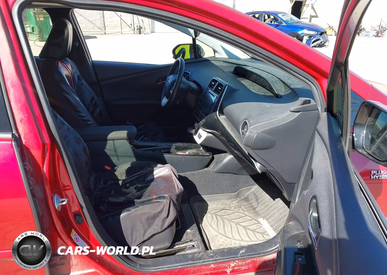 2018 Toyota Prius Prime Plus VIN:JTDKARFP6J3101221 - 5