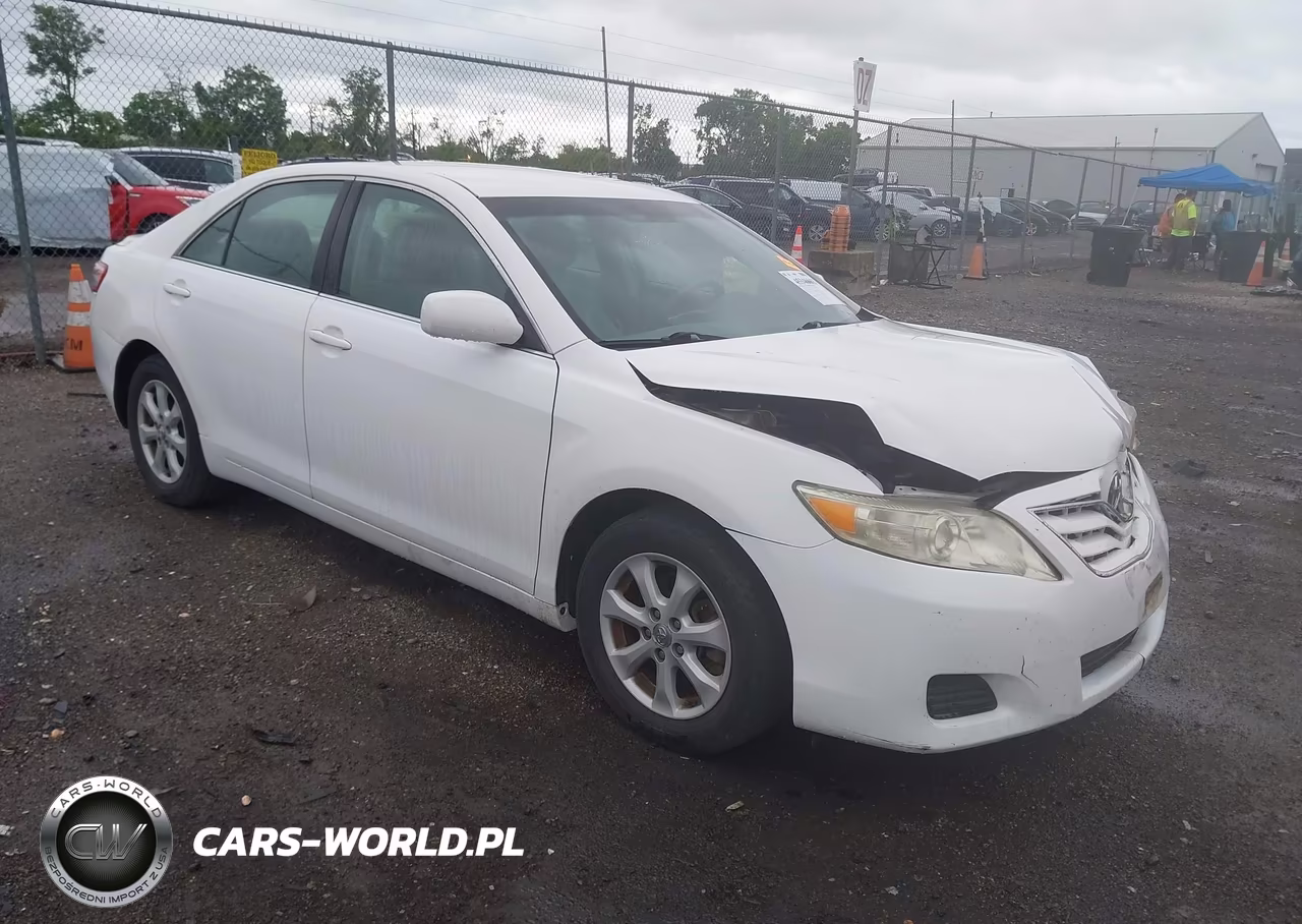 2011 Toyota Camry Le – zdjęcie 1 z 16