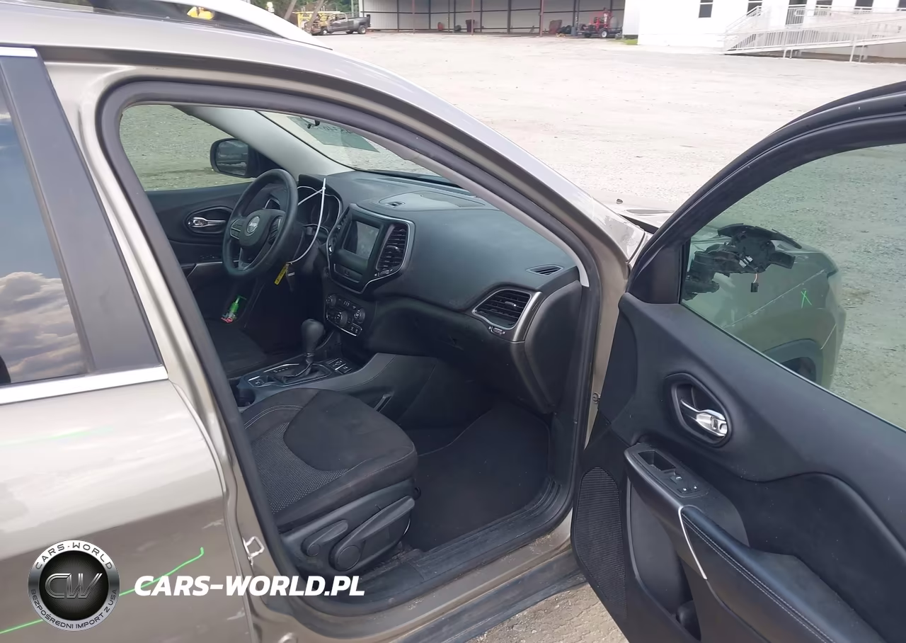 2019 Jeep Cherokee Latitude Fwd VIN:1C4PJLCB5KD373749 - 5