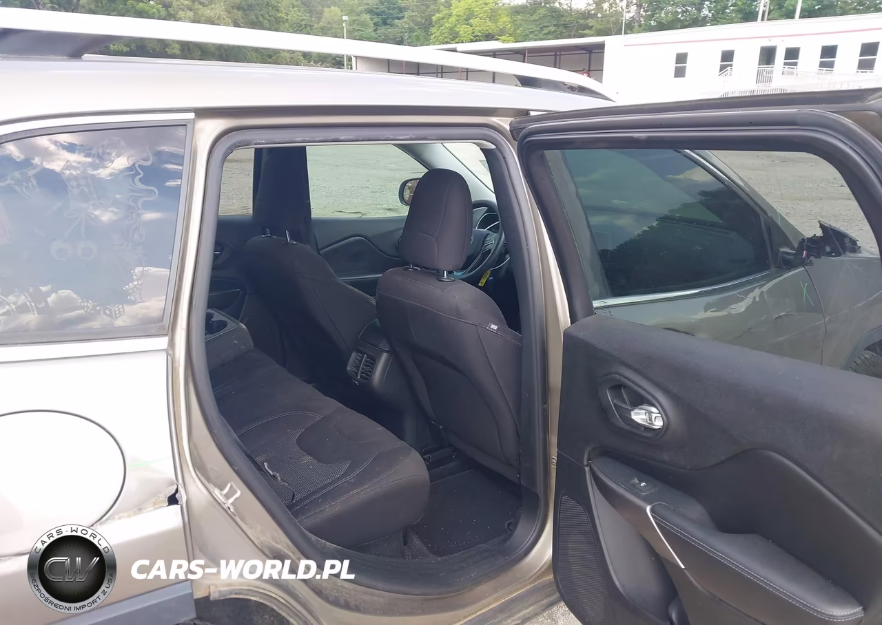 2019 Jeep Cherokee Latitude Fwd VIN:1C4PJLCB5KD373749 - 8