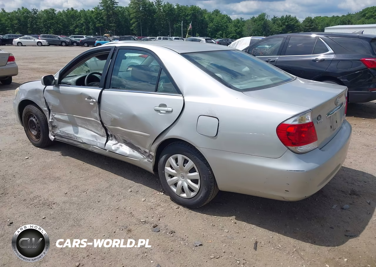 2005 Toyota Camry Le VIN:4T1BE32K65U524937 - 3