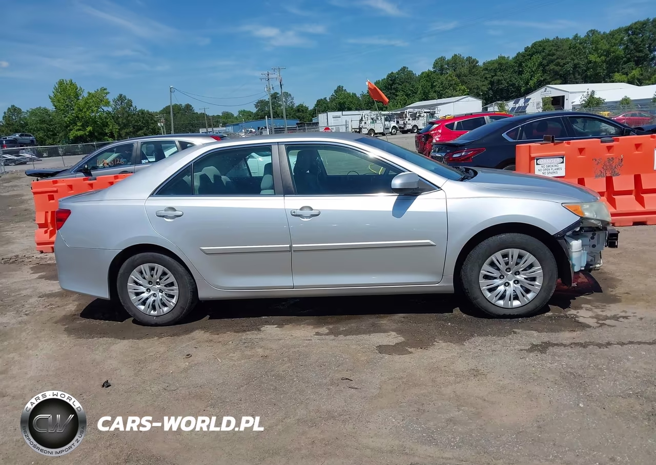 2014 Toyota Camry L VIN:4T4BF1FK4ER355017 - 14