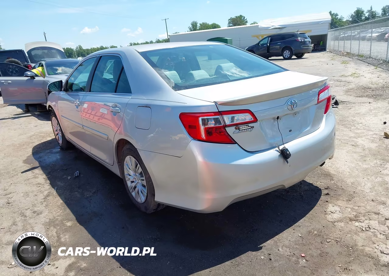 2014 Toyota Camry L VIN:4T4BF1FK4ER355017 - 3
