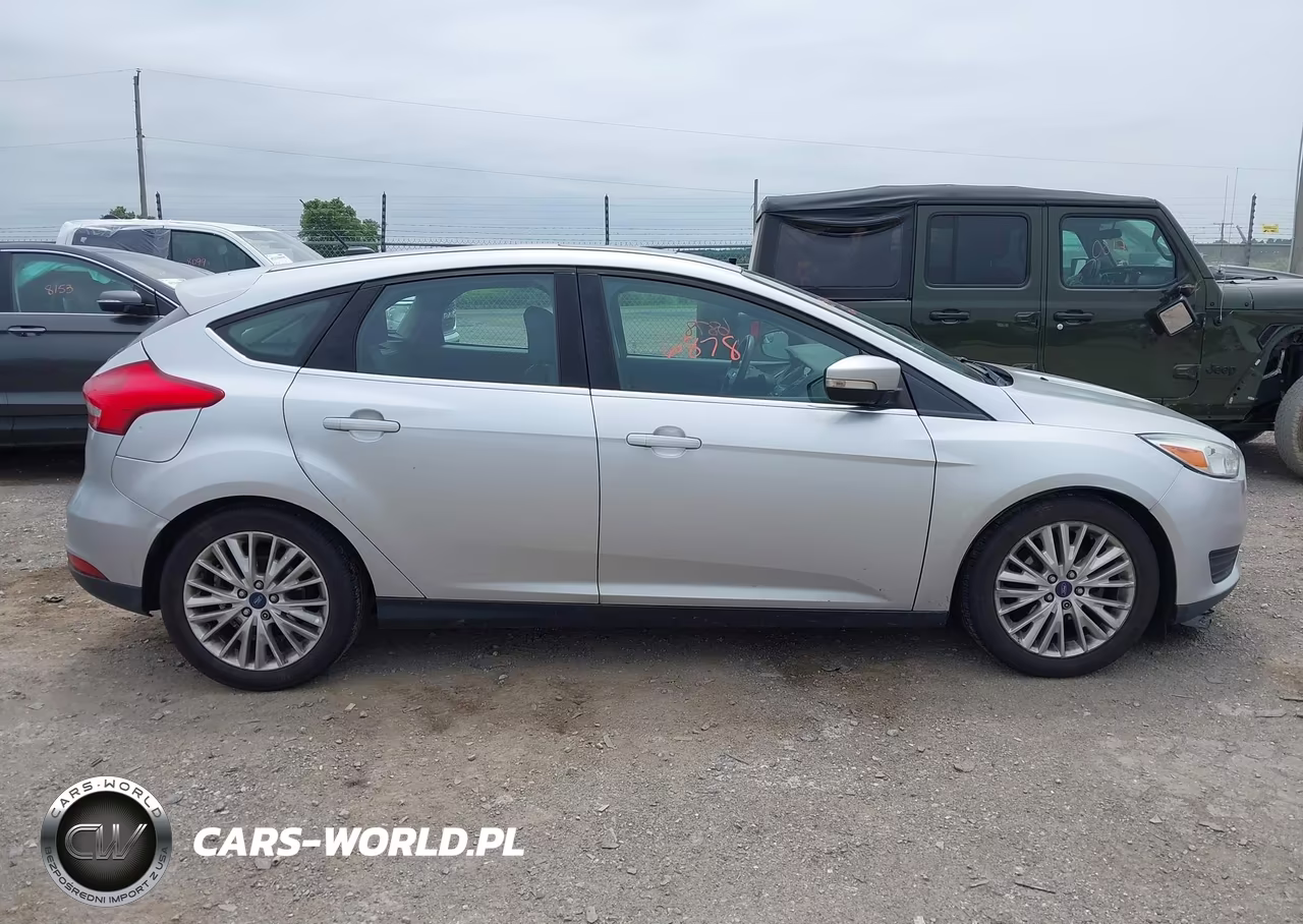 2018 Ford Focus Titanium VIN:1FADP3N22JL261905 - 13