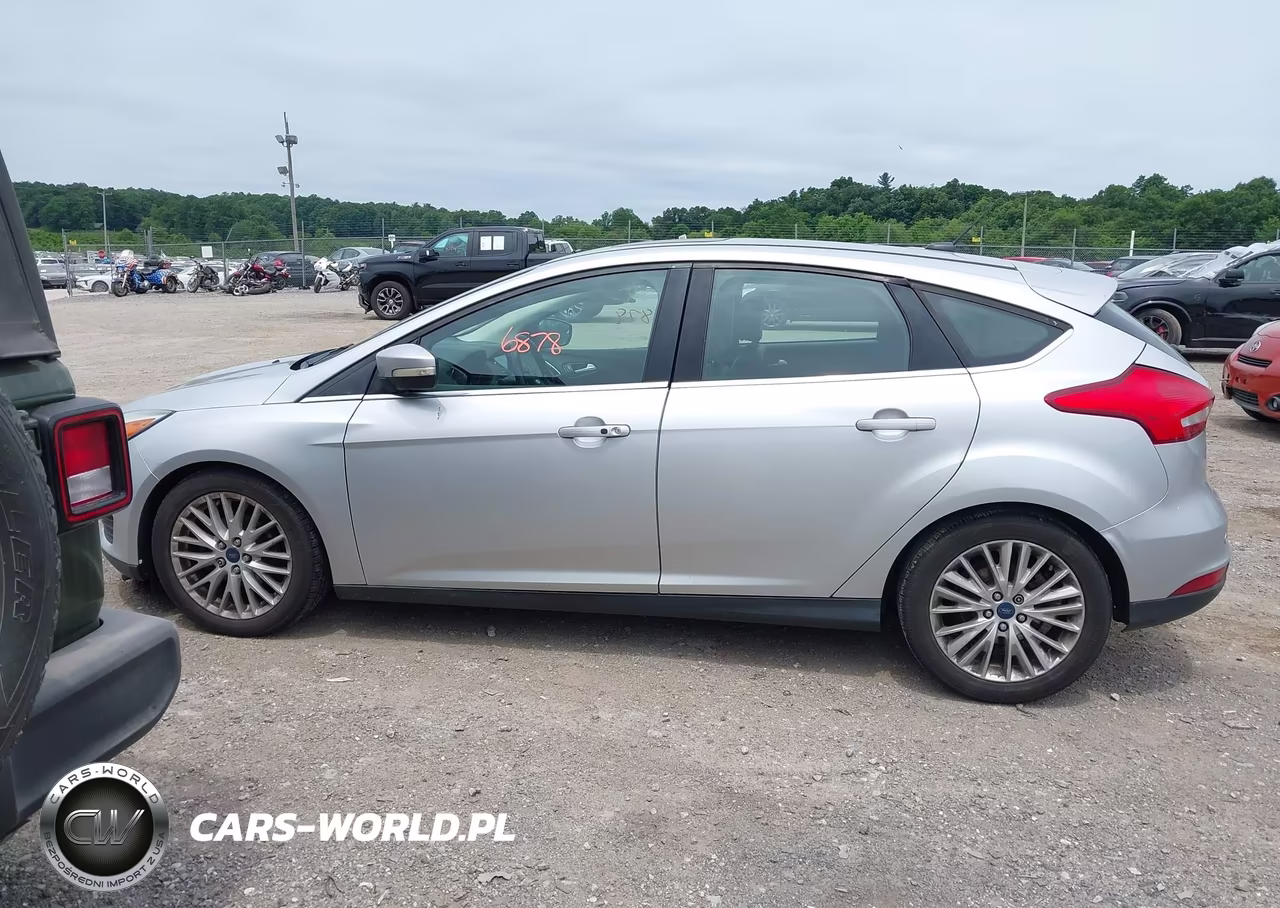 2018 Ford Focus Titanium VIN:1FADP3N22JL261905 - 14