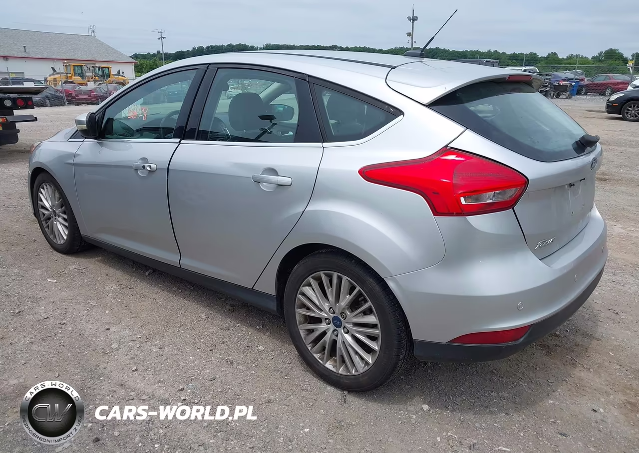 2018 Ford Focus Titanium VIN:1FADP3N22JL261905 - 3