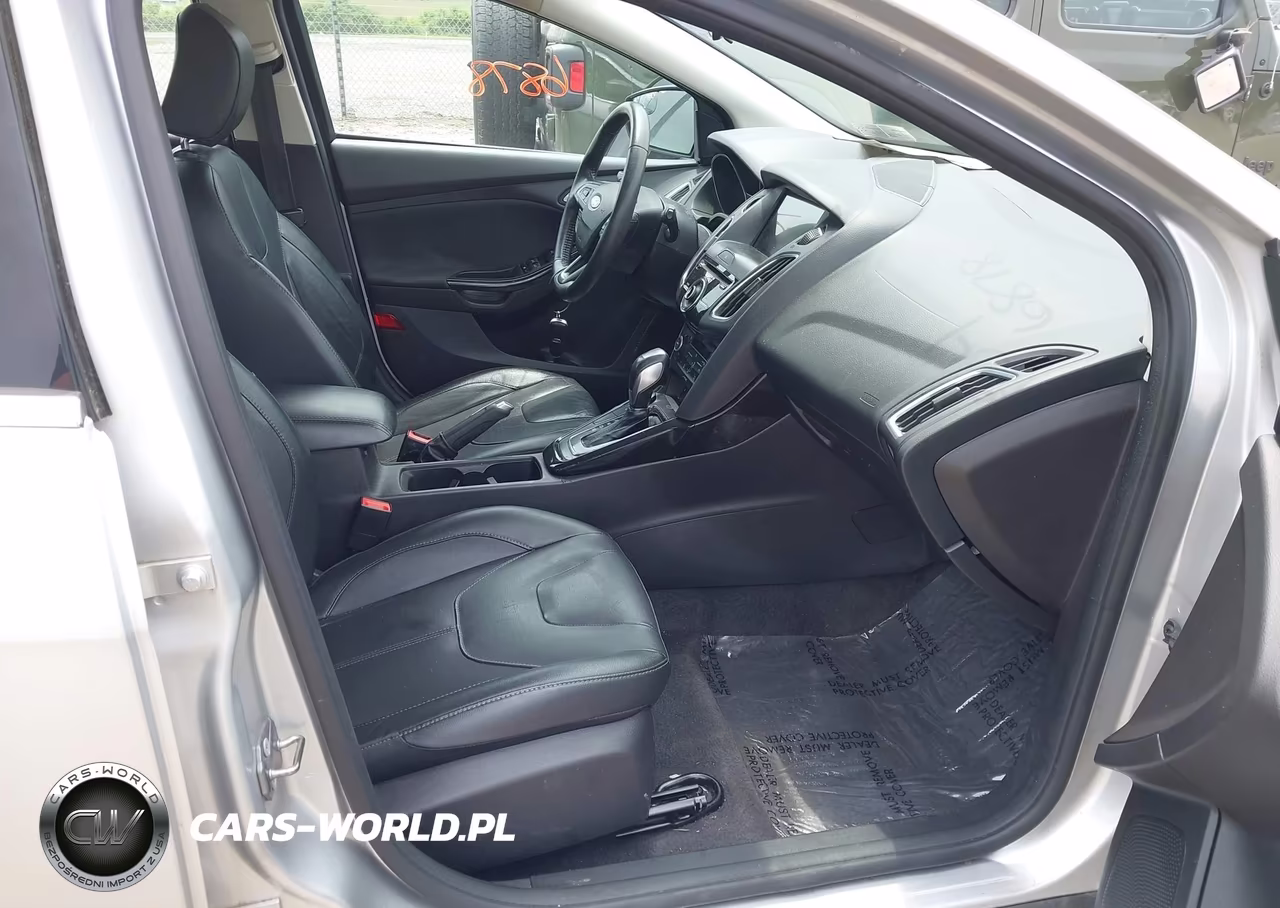 2018 Ford Focus Titanium VIN:1FADP3N22JL261905 - 5