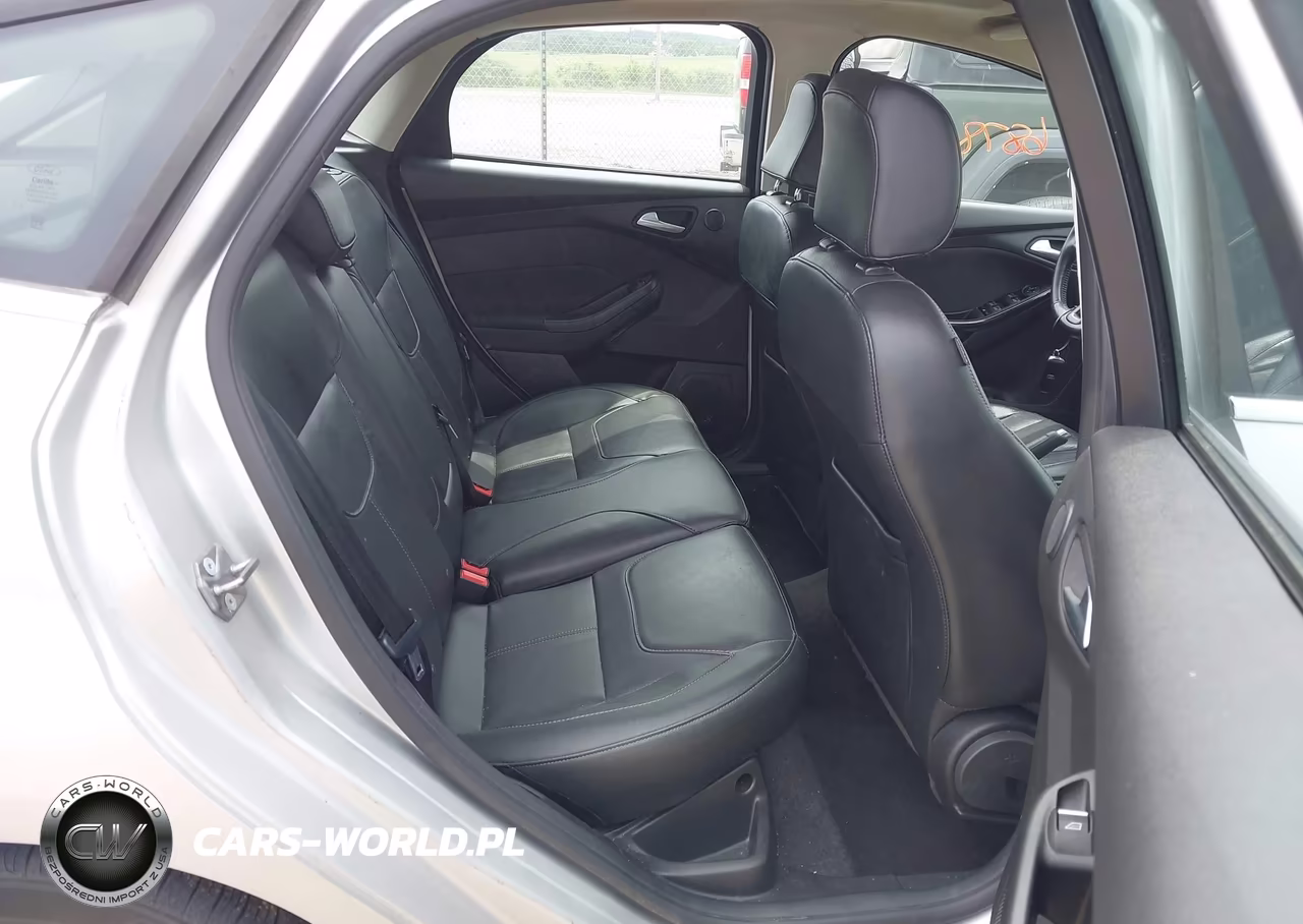 2018 Ford Focus Titanium VIN:1FADP3N22JL261905 - 8